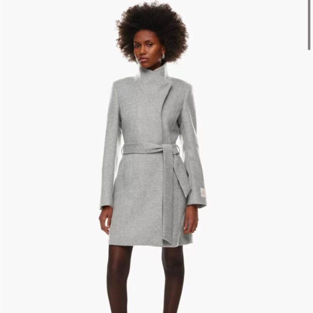 Heather light grey Connor aritzia coat, size M